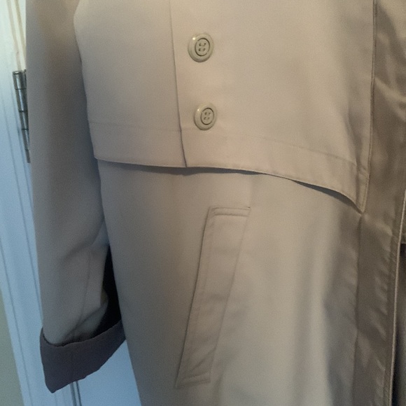 Liz Claiborne Mid Length Tan & Brown Raincoat w/ Detachable Hood Women’s Size M - Picture 7 of 10